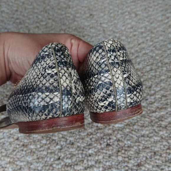 Tory Burch Savannah Snakeskin Print Flat Sandals size 7M - Picture 8 of 10
